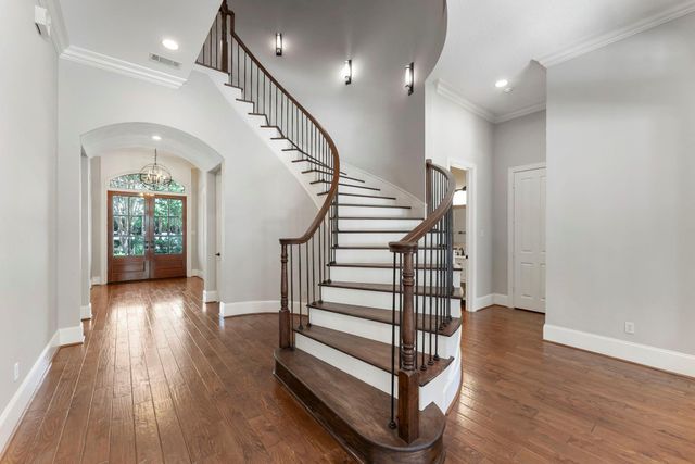 2 Hunnewell Way, The Woodlands, TX 77382