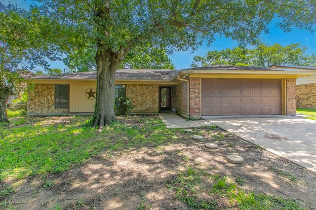 3105 Oakridge Drive, Corsicana, TX 75110
