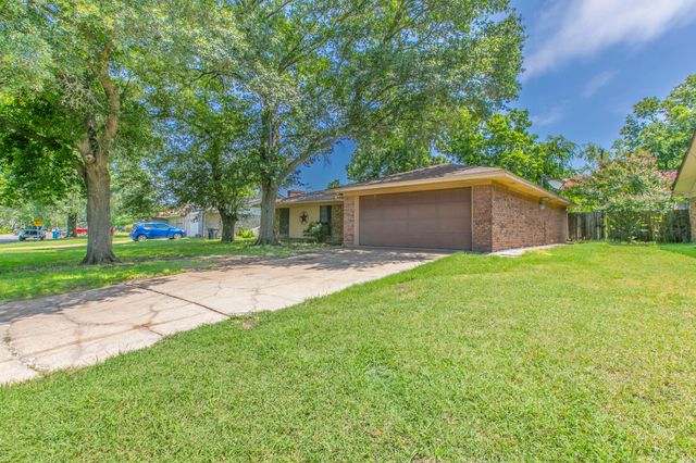 3105 Oakridge Drive, Corsicana, TX 75110