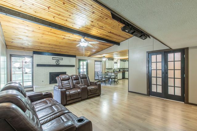 3105 Oakridge Drive, Corsicana, TX 75110