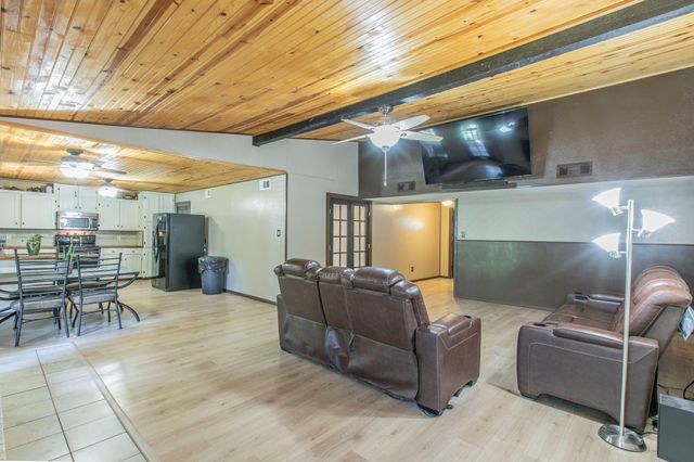 3105 Oakridge Drive, Corsicana, TX 75110