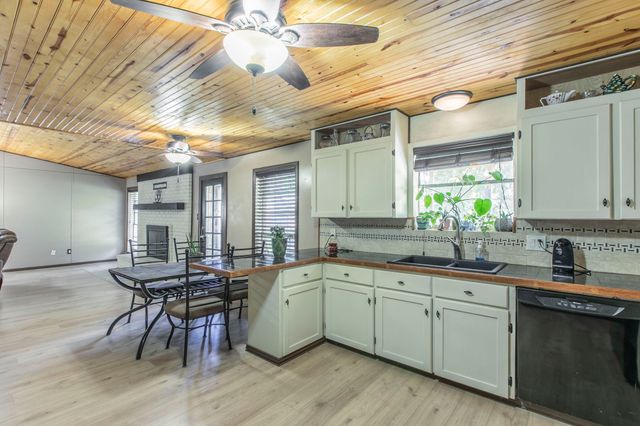 3105 Oakridge Drive, Corsicana, TX 75110