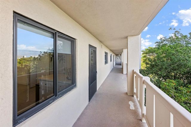 2202 S Cypress Bend Drive 606, Pompano Beach, FL 33069