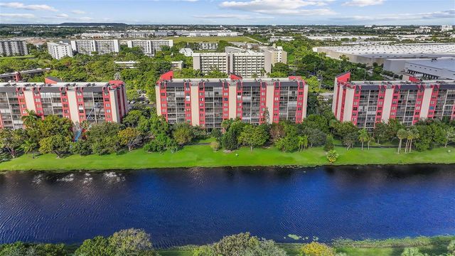 2202 S Cypress Bend Drive 606, Pompano Beach, FL 33069