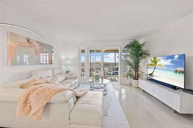 2202 S Cypress Bend Drive 606, Pompano Beach, FL 33069