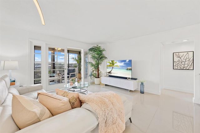 2202 S Cypress Bend Drive 606, Pompano Beach, FL 33069