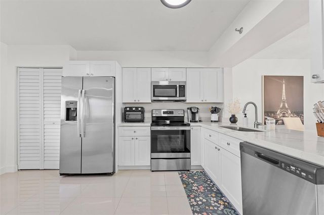 2202 S Cypress Bend Drive 606, Pompano Beach, FL 33069