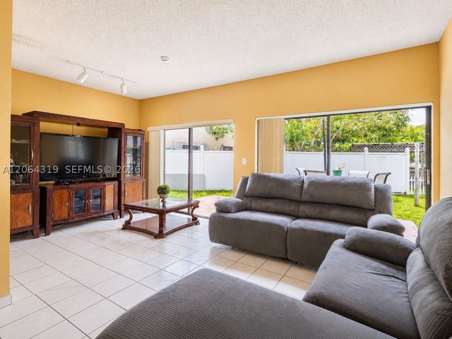 18772 NW 80th Ct, Hialeah, FL 33015