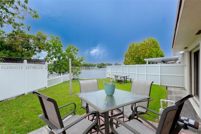 18772 NW 80th Ct, Hialeah, FL 33015