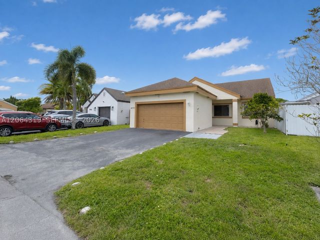 18772 NW 80th Ct, Hialeah, FL 33015