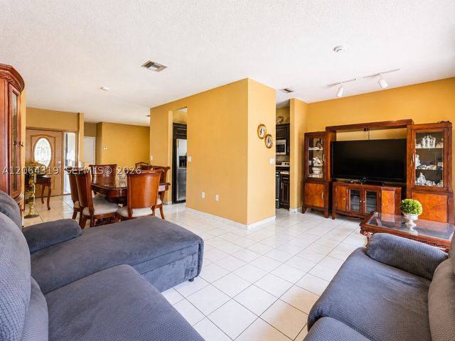 18772 NW 80th Ct, Hialeah, FL 33015