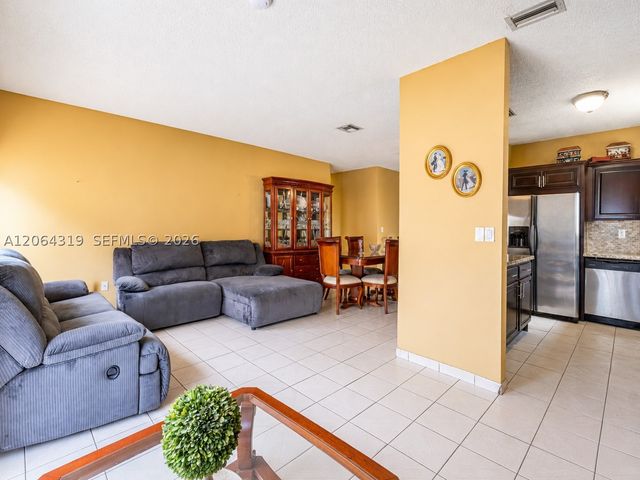 18772 NW 80th Ct, Hialeah, FL 33015