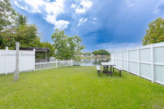 18772 NW 80th Ct, Hialeah, FL 33015