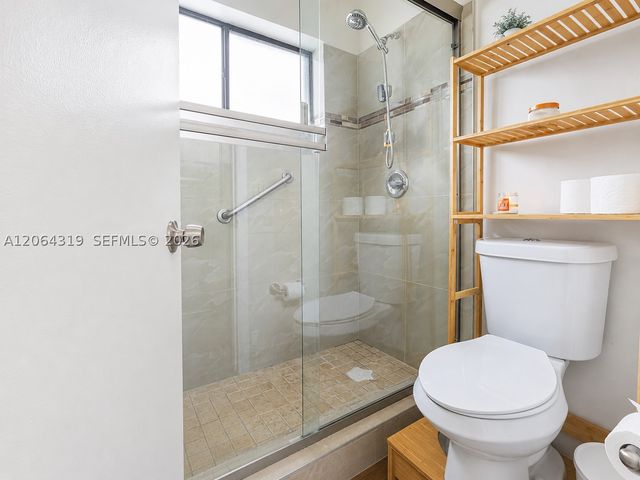 18772 NW 80th Ct, Hialeah, FL 33015