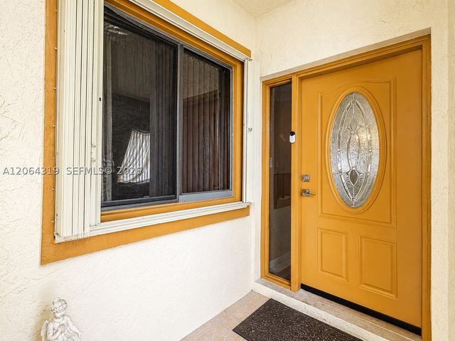 18772 NW 80th Ct, Hialeah, FL 33015