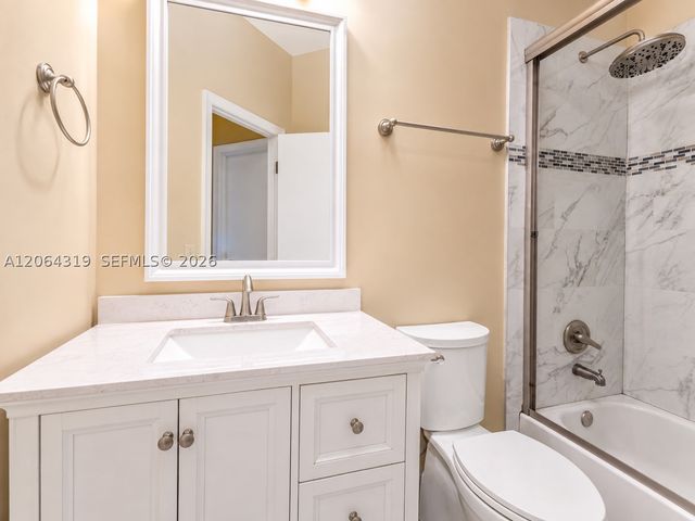 18772 NW 80th Ct, Hialeah, FL 33015