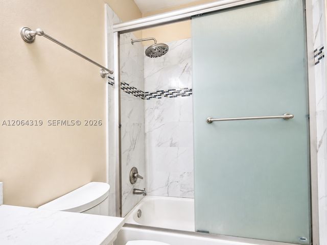 18772 NW 80th Ct, Hialeah, FL 33015