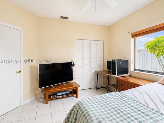 18772 NW 80th Ct, Hialeah, FL 33015