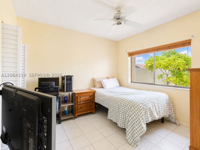 18772 NW 80th Ct, Hialeah, FL 33015
