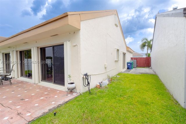 18772 NW 80th Ct, Hialeah, FL 33015
