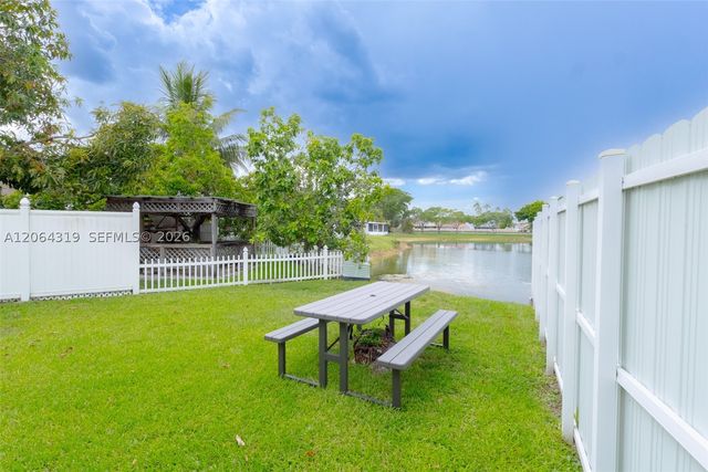 18772 NW 80th Ct, Hialeah, FL 33015