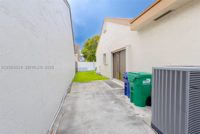 18772 NW 80th Ct, Hialeah, FL 33015
