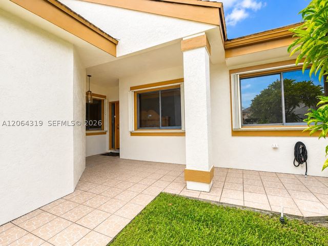 18772 NW 80th Ct, Hialeah, FL 33015