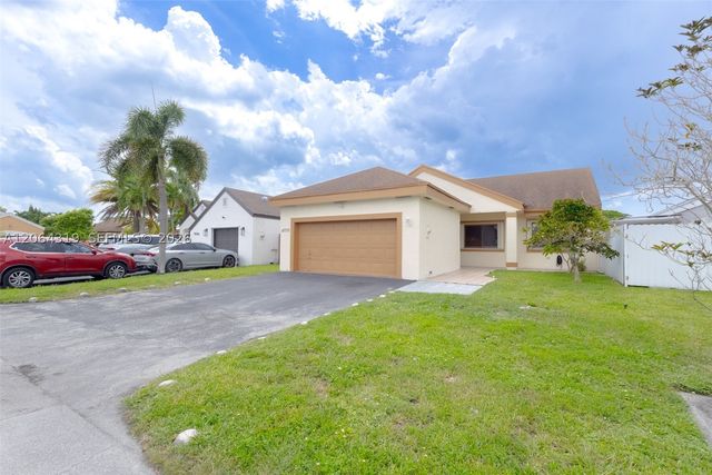 18772 NW 80th Ct, Hialeah, FL 33015