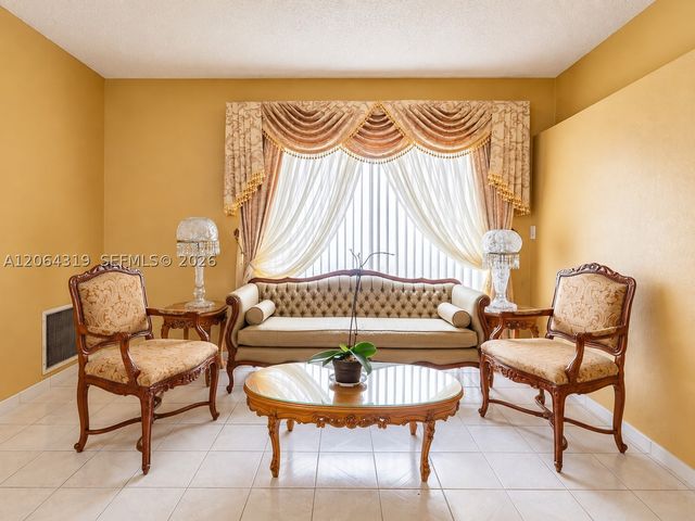 18772 NW 80th Ct, Hialeah, FL 33015