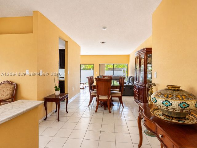 18772 NW 80th Ct, Hialeah, FL 33015