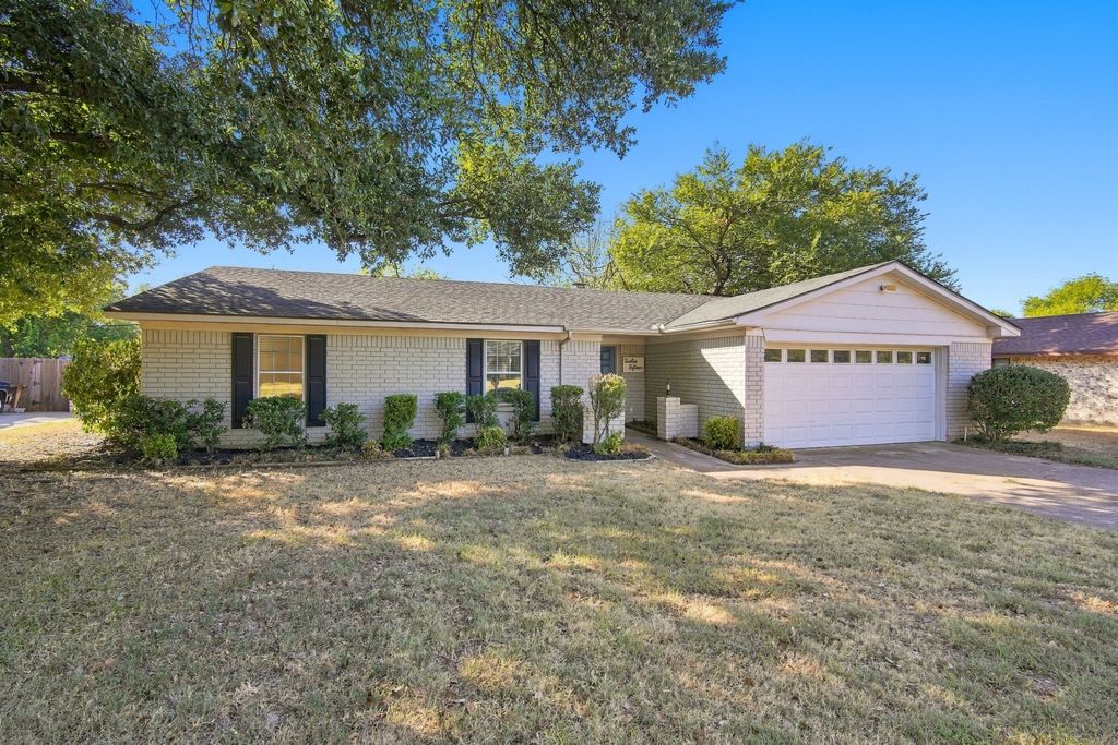 1215 Cindy Lane, Cleburne, TX 76033 — exterior