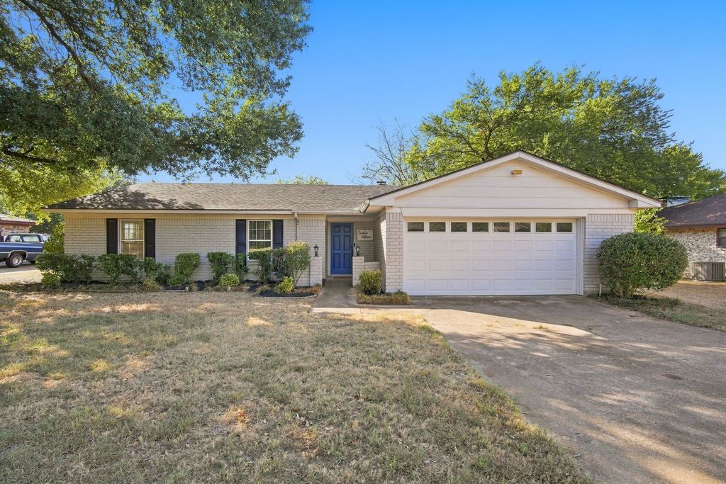 1215 Cindy Lane, Cleburne, TX 76033 — photo 2