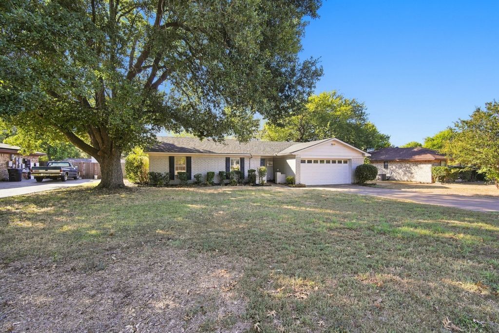 1215 Cindy Lane, Cleburne, TX 76033 — photo 4
