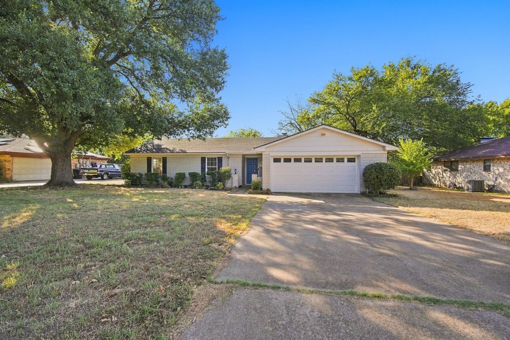 1215 Cindy Lane, Cleburne, TX 76033 — photo 5