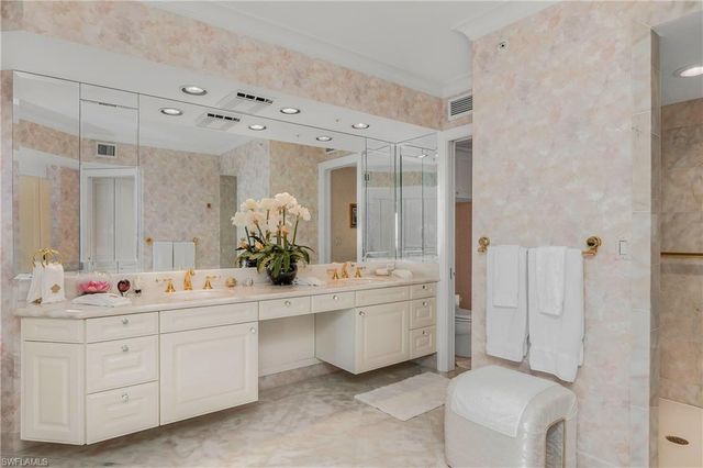 4021 Gulf Shore BLVD N # 903, Naples, FL 34103