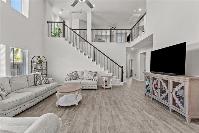 297 Twin Lakes Boulevard W, West Columbia, TX 77486