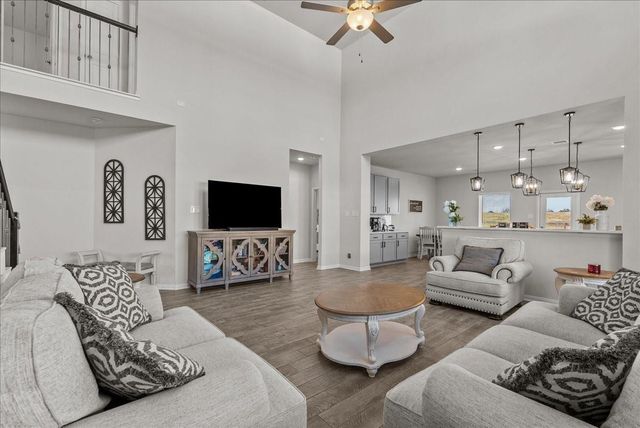 297 Twin Lakes Boulevard W, West Columbia, TX 77486