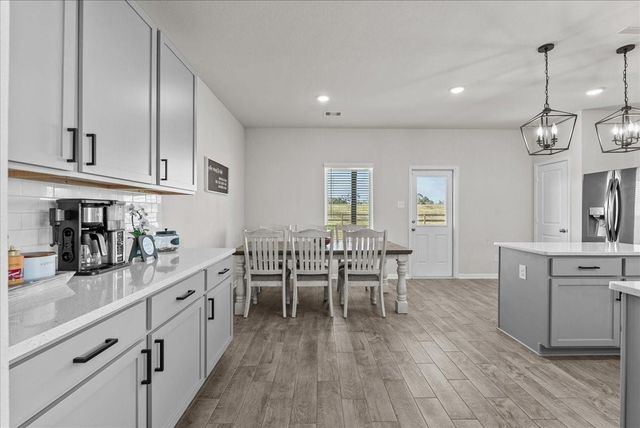 297 Twin Lakes Boulevard W, West Columbia, TX 77486