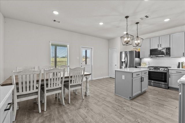 297 Twin Lakes Boulevard W, West Columbia, TX 77486