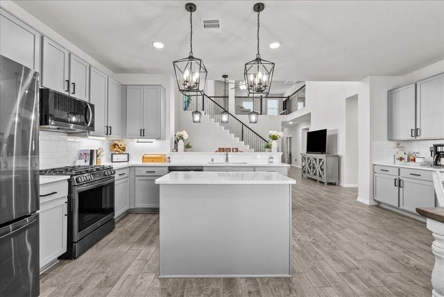 297 Twin Lakes Boulevard W, West Columbia, TX 77486