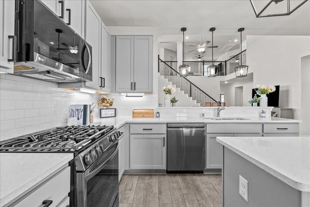 297 Twin Lakes Boulevard W, West Columbia, TX 77486