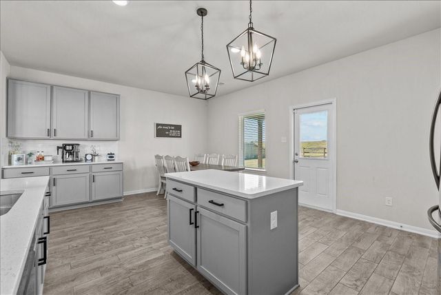 297 Twin Lakes Boulevard W, West Columbia, TX 77486