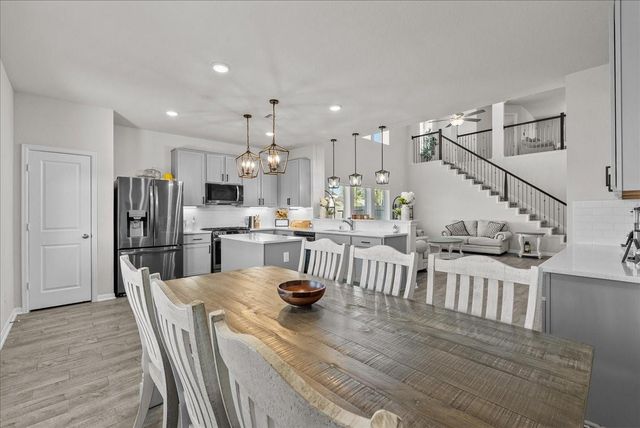 297 Twin Lakes Boulevard W, West Columbia, TX 77486