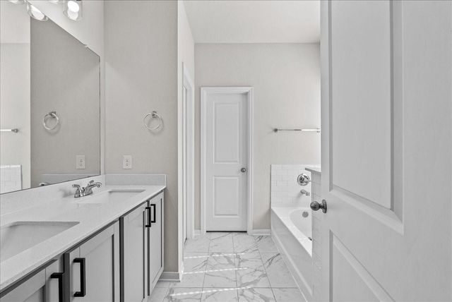 297 Twin Lakes Boulevard W, West Columbia, TX 77486