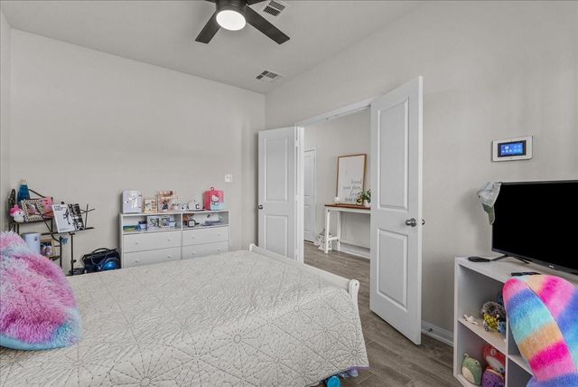 297 Twin Lakes Boulevard W, West Columbia, TX 77486