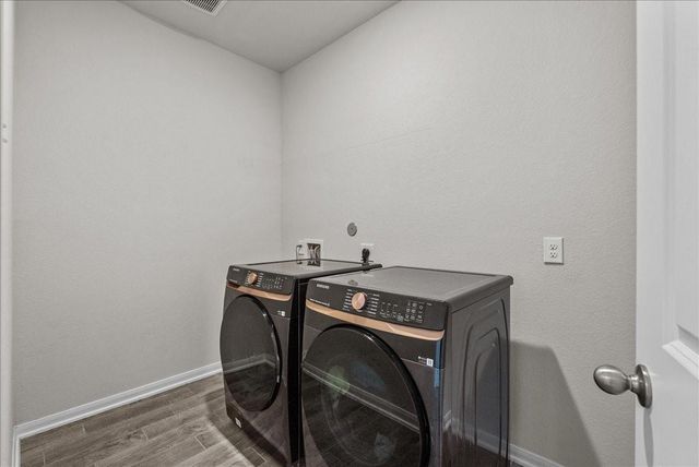 297 Twin Lakes Boulevard W, West Columbia, TX 77486