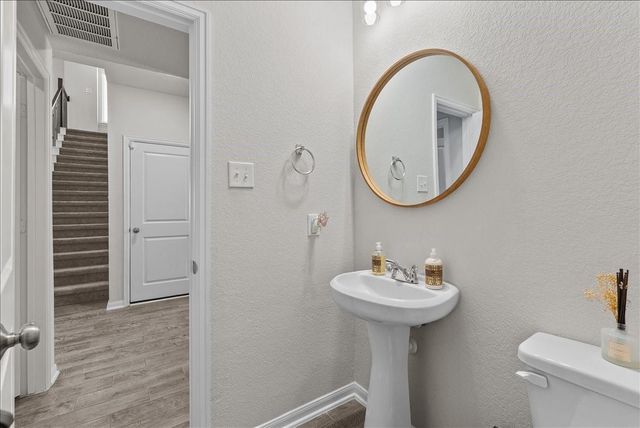 297 Twin Lakes Boulevard W, West Columbia, TX 77486