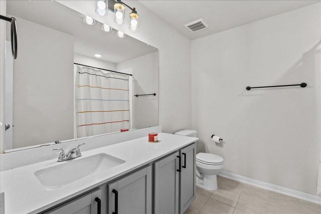 297 Twin Lakes Boulevard W, West Columbia, TX 77486