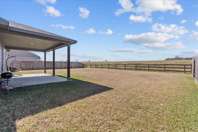 297 Twin Lakes Boulevard W, West Columbia, TX 77486