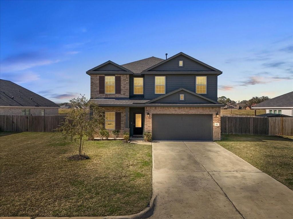 297 Twin Lakes Boulevard W, West Columbia, TX 77486